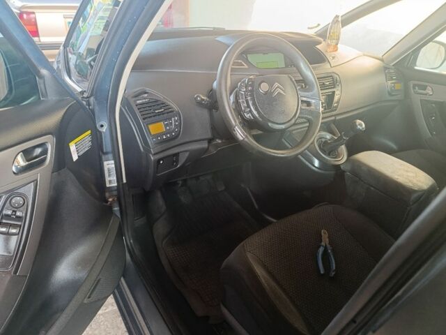 Серый Ситроен С4 Пикассо, объемом двигателя 1.6 л и пробегом 230 тыс. км за 4500 $, фото 11 на Automoto.ua