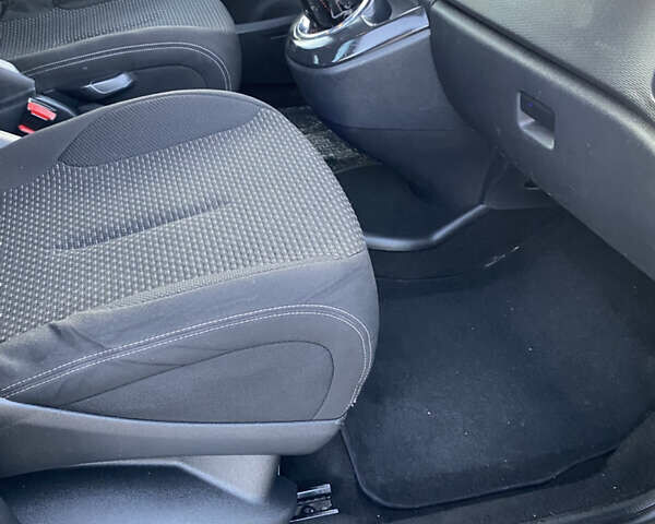 Сірий Сітроен С4 Пікассо, об'ємом двигуна 1.56 л та пробігом 353 тис. км за 4750 $, фото 6 на Automoto.ua