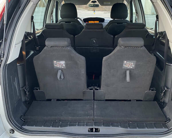 Сірий Сітроен С4 Пікассо, об'ємом двигуна 1.56 л та пробігом 353 тис. км за 4750 $, фото 13 на Automoto.ua