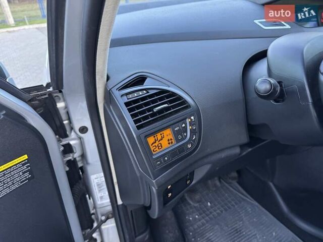 Серый Ситроен С4 Пикассо, объемом двигателя 1.8 л и пробегом 187 тыс. км за 3999 $, фото 24 на Automoto.ua