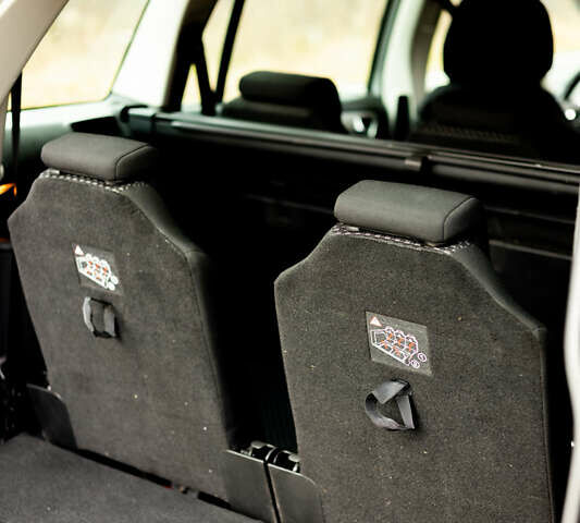 Серый Ситроен С4 Пикассо, объемом двигателя 1.6 л и пробегом 285 тыс. км за 5400 $, фото 8 на Automoto.ua