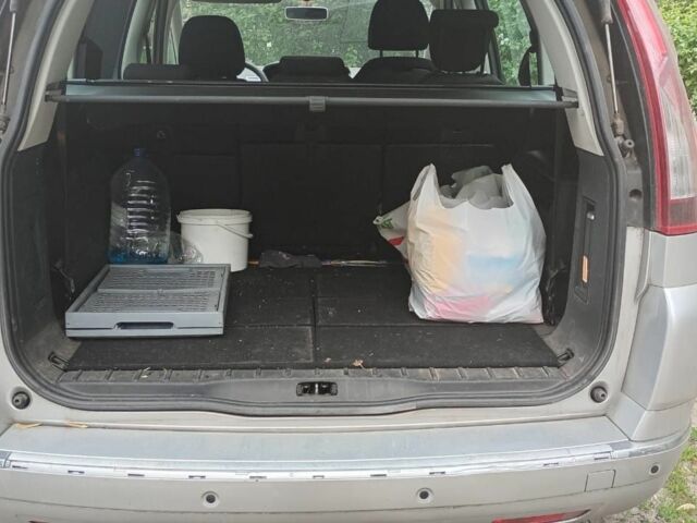 Серый Ситроен С4 Пикассо, объемом двигателя 1.6 л и пробегом 255 тыс. км за 3600 $, фото 15 на Automoto.ua