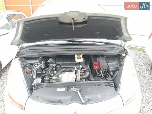 Серый Ситроен С4 Пикассо, объемом двигателя 1.56 л и пробегом 320 тыс. км за 5750 $, фото 17 на Automoto.ua