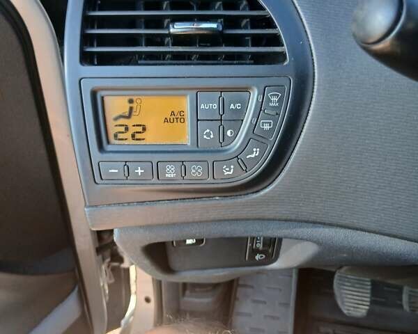 Серый Ситроен С4 Пикассо, объемом двигателя 1.56 л и пробегом 305 тыс. км за 6500 $, фото 12 на Automoto.ua