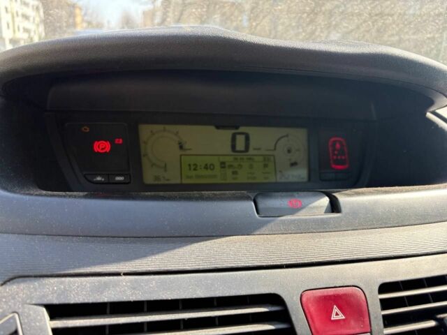 Серый Ситроен С4 Пикассо, объемом двигателя 1.6 л и пробегом 255 тыс. км за 3600 $, фото 17 на Automoto.ua