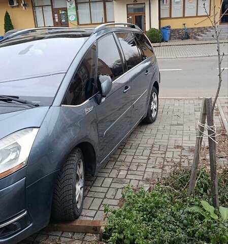 Серый Ситроен С4 Пикассо, объемом двигателя 2 л и пробегом 390 тыс. км за 7200 $, фото 1 на Automoto.ua