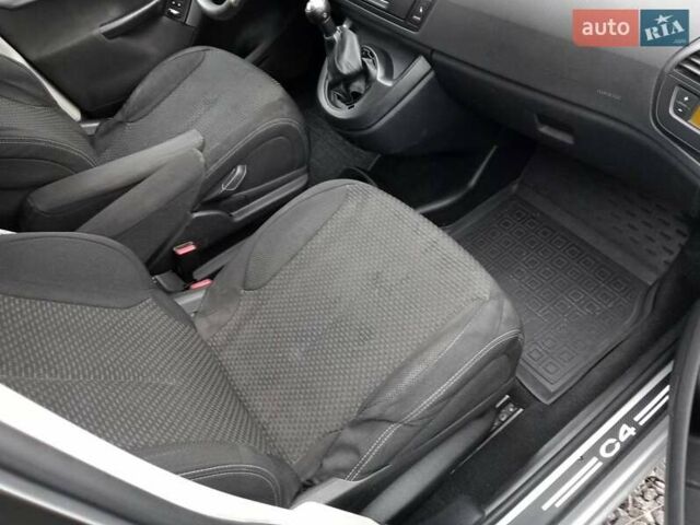 Серый Ситроен С4 Пикассо, объемом двигателя 1.56 л и пробегом 320 тыс. км за 5750 $, фото 6 на Automoto.ua