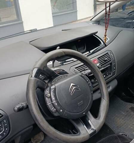 Серый Ситроен С4 Пикассо, объемом двигателя 2 л и пробегом 390 тыс. км за 7200 $, фото 4 на Automoto.ua