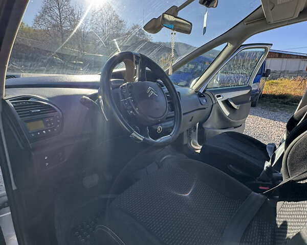 Сітроен С4 Пікассо 2010 у Косове на Automoto.ua Сірий Сітроен С4 Пікассо, об'ємом двигуна 1.6 л та пробігом 234 тис. км за 5700 $, фото 9 на Automoto.ua