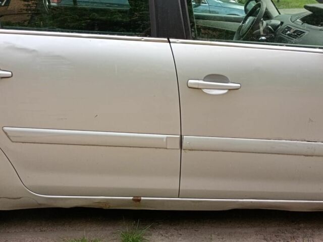 Серый Ситроен С4 Пикассо, объемом двигателя 1.6 л и пробегом 255 тыс. км за 3600 $, фото 4 на Automoto.ua