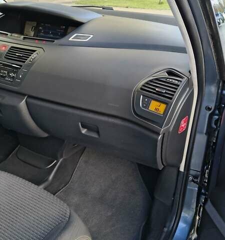 Сірий Сітроен С4 Пікассо, об'ємом двигуна 1.56 л та пробігом 300 тис. км за 6499 $, фото 23 на Automoto.ua