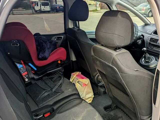 Серый Ситроен С4 Пикассо, объемом двигателя 1.6 л и пробегом 212 тыс. км за 5600 $, фото 9 на Automoto.ua