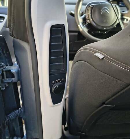 Сірий Сітроен С4 Пікассо, об'ємом двигуна 1.56 л та пробігом 300 тис. км за 6499 $, фото 17 на Automoto.ua