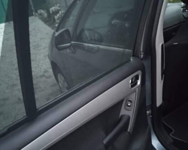 Серый Ситроен С4 Пикассо, объемом двигателя 1.56 л и пробегом 252 тыс. км за 5400 $, фото 8 на Automoto.ua