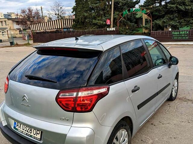 Серый Ситроен С4 Пикассо, объемом двигателя 1.6 л и пробегом 212 тыс. км за 5600 $, фото 3 на Automoto.ua