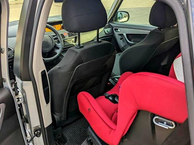 Серый Ситроен С4 Пикассо, объемом двигателя 1.6 л и пробегом 212 тыс. км за 5600 $, фото 7 на Automoto.ua