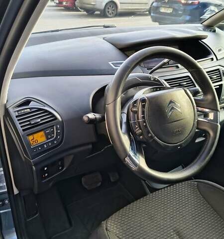 Серый Ситроен С4 Пикассо, объемом двигателя 1.56 л и пробегом 300 тыс. км за 6000 $, фото 22 на Automoto.ua