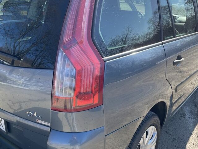 Серый Ситроен С4 Пикассо, объемом двигателя 1.6 л и пробегом 234 тыс. км за 7200 $, фото 4 на Automoto.ua