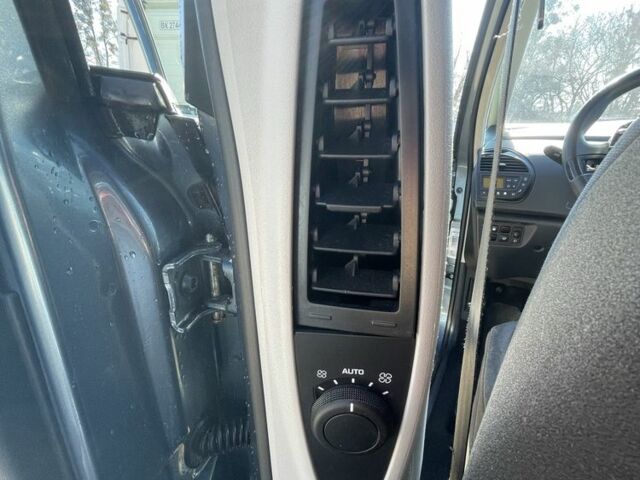 Серый Ситроен С4 Пикассо, объемом двигателя 1.6 л и пробегом 234 тыс. км за 7200 $, фото 10 на Automoto.ua