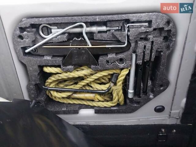 Серый Ситроен С4 Пикассо, объемом двигателя 1.56 л и пробегом 266 тыс. км за 6299 $, фото 9 на Automoto.ua