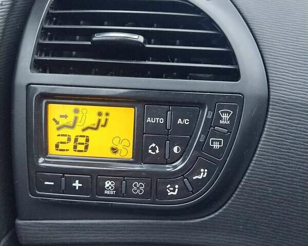 Серый Ситроен С4 Пикассо, объемом двигателя 1.56 л и пробегом 266 тыс. км за 6299 $, фото 36 на Automoto.ua