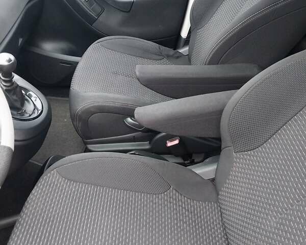 Серый Ситроен С4 Пикассо, объемом двигателя 1.56 л и пробегом 266 тыс. км за 6299 $, фото 7 на Automoto.ua