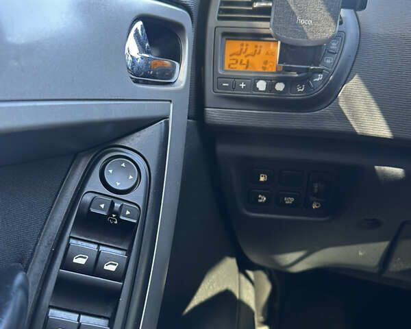 Серый Ситроен С4 Пикассо, объемом двигателя 1.6 л и пробегом 278 тыс. км за 6499 $, фото 13 на Automoto.ua