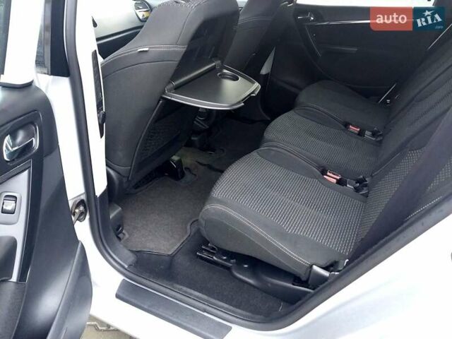 Серый Ситроен С4 Пикассо, объемом двигателя 1.56 л и пробегом 266 тыс. км за 6299 $, фото 20 на Automoto.ua