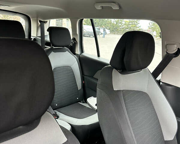 Ситроен С4 Пикассо 2014 в Тернополе на Automoto.ua Серый Ситроен С4 Пикассо, объемом двигателя 1.6 л и пробегом 208 тыс. км за 10777 $, фото 7 на Automoto.ua