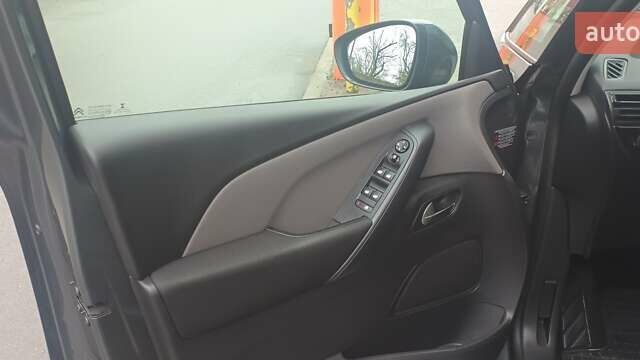 Серый Ситроен С4 Пикассо, объемом двигателя 1.56 л и пробегом 148 тыс. км за 9000 $, фото 17 на Automoto.ua