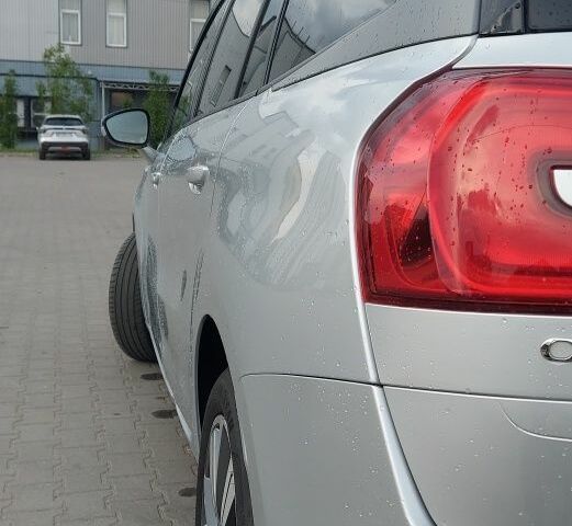 Сірий Сітроен С4 Пікассо, об'ємом двигуна 2 л та пробігом 207 тис. км за 12400 $, фото 3 на Automoto.ua