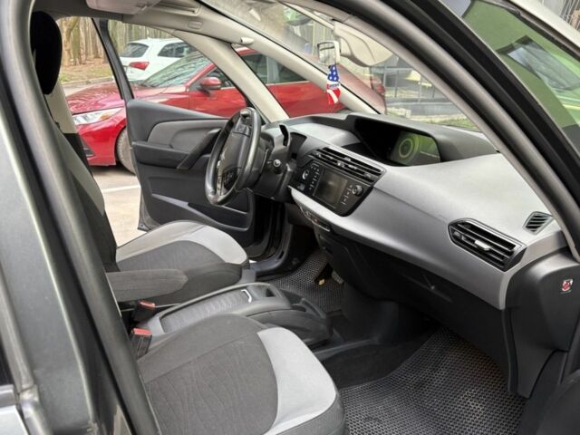 Серый Ситроен С4 Пикассо, объемом двигателя 1.6 л и пробегом 234 тыс. км за 10000 $, фото 8 на Automoto.ua