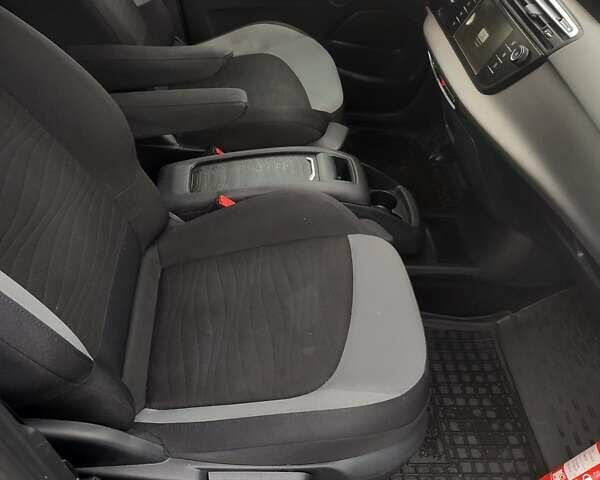 Серый Ситроен С4 Пикассо, объемом двигателя 1.56 л и пробегом 228 тыс. км за 12500 $, фото 34 на Automoto.ua