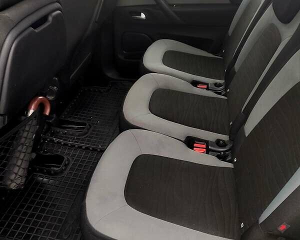 Серый Ситроен С4 Пикассо, объемом двигателя 1.56 л и пробегом 228 тыс. км за 12500 $, фото 33 на Automoto.ua