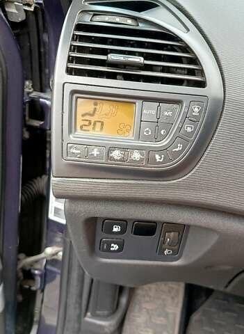 Серый Ситроен С4 Пикассо, объемом двигателя 1.6 л и пробегом 205 тыс. км за 5400 $, фото 36 на Automoto.ua