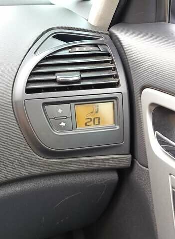 Серый Ситроен С4 Пикассо, объемом двигателя 1.6 л и пробегом 205 тыс. км за 5400 $, фото 35 на Automoto.ua