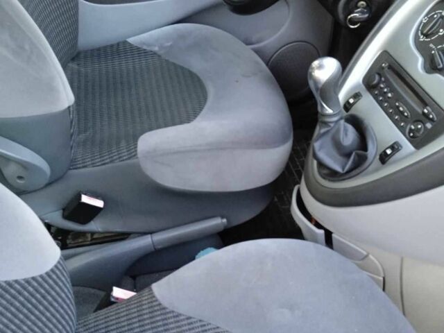 Серый Ситроен С4 Пикассо, объемом двигателя 1.6 л и пробегом 220 тыс. км за 4000 $, фото 3 на Automoto.ua