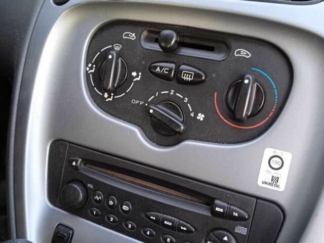 Серый Ситроен С4 Пикассо, объемом двигателя 1.6 л и пробегом 220 тыс. км за 4000 $, фото 7 на Automoto.ua