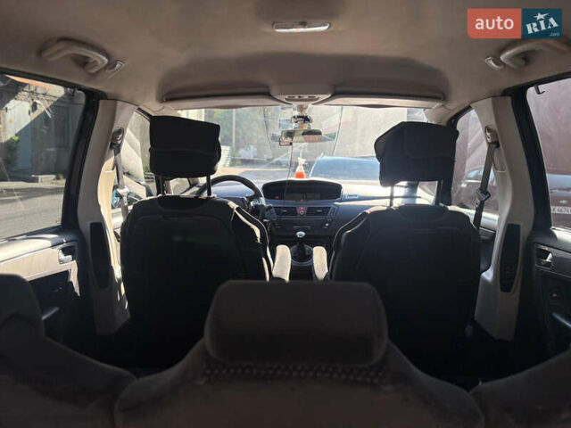 Серый Ситроен С4 Пикассо, объемом двигателя 1.56 л и пробегом 242 тыс. км за 5700 $, фото 18 на Automoto.ua