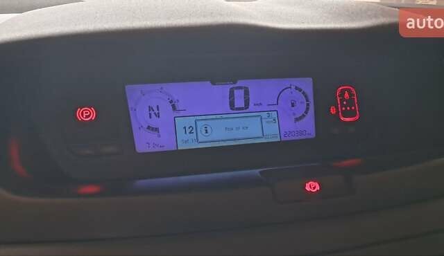 Серый Ситроен С4 Пикассо, объемом двигателя 1.56 л и пробегом 222 тыс. км за 5555 $, фото 20 на Automoto.ua