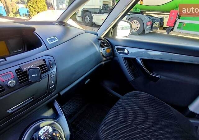 Сірий Сітроен С4 Пікассо, об'ємом двигуна 1.6 л та пробігом 295 тис. км за 5600 $, фото 16 на Automoto.ua