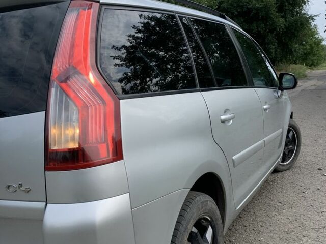 Серый Ситроен С4 Пикассо, объемом двигателя 2 л и пробегом 350 тыс. км за 6000 $, фото 1 на Automoto.ua