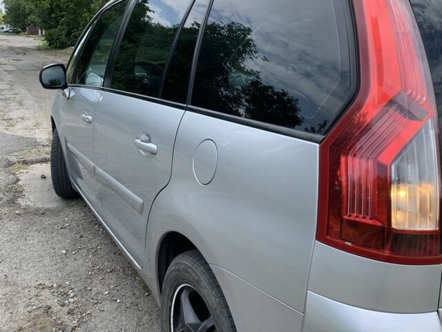 Серый Ситроен С4 Пикассо, объемом двигателя 2 л и пробегом 350 тыс. км за 6000 $, фото 2 на Automoto.ua