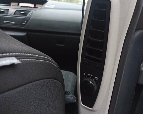 Сірий Сітроен С4 Пікассо, об'ємом двигуна 1.56 л та пробігом 300 тис. км за 6500 $, фото 29 на Automoto.ua