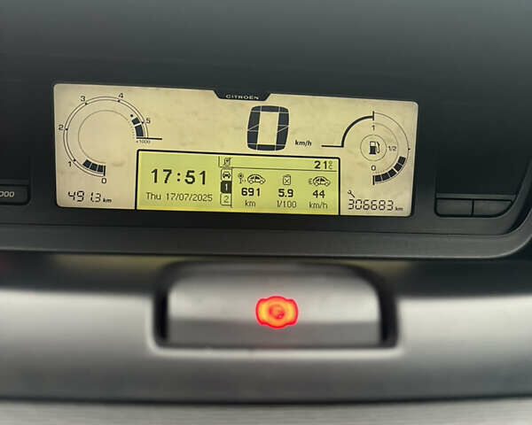 Серый Ситроен С4 Пикассо, объемом двигателя 1.6 л и пробегом 306 тыс. км за 7300 $, фото 10 на Automoto.ua