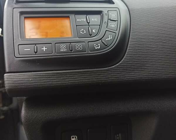Сірий Сітроен С4 Пікассо, об'ємом двигуна 1.56 л та пробігом 300 тис. км за 6500 $, фото 18 на Automoto.ua