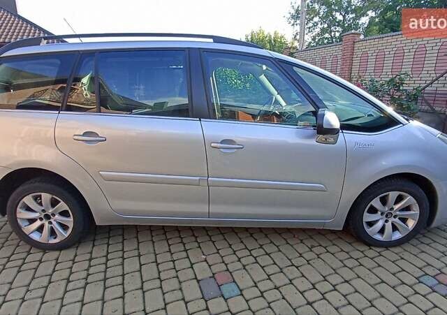 Серый Ситроен С4 Пикассо, объемом двигателя 1.56 л и пробегом 284 тыс. км за 7200 $, фото 8 на Automoto.ua