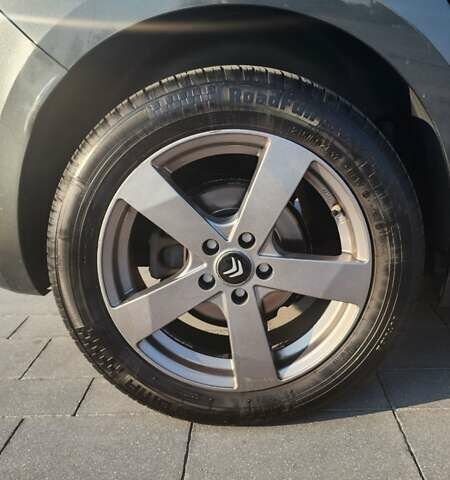 Серый Ситроен С4 Пикассо, объемом двигателя 1.6 л и пробегом 252 тыс. км за 11500 $, фото 2 на Automoto.ua