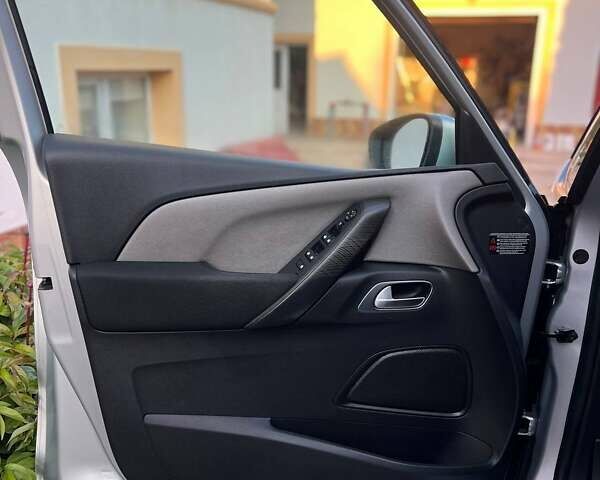 Сірий Сітроен С4 Пікассо, об'ємом двигуна 1.56 л та пробігом 279 тис. км за 9500 $, фото 17 на Automoto.ua