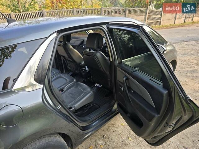 Серый Ситроен С4 Пикассо, объемом двигателя 1.56 л и пробегом 280 тыс. км за 9700 $, фото 9 на Automoto.ua